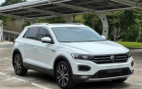 Volkswagen T-Roc I, 2022 год, 1 700 000 рублей, 1 фотография