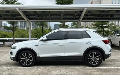 Volkswagen T-Roc I, 2022 год, 1 700 000 рублей, 4 фотография