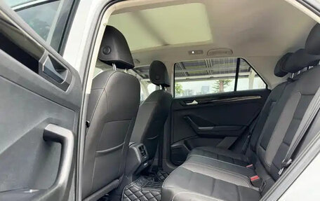 Volkswagen T-Roc I, 2022 год, 1 700 000 рублей, 14 фотография