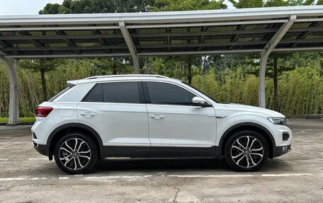 Volkswagen T-Roc I, 2022 год, 1 700 000 рублей, 5 фотография