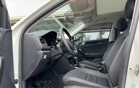 Volkswagen T-Roc I, 2022 год, 1 700 000 рублей, 11 фотография