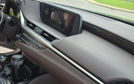 Lexus ES VII, 2018 год, 4 500 000 рублей, 19 фотография