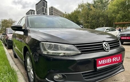 Volkswagen Jetta VI, 2013 год, 950 000 рублей, 1 фотография
