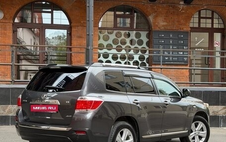 Toyota Highlander III, 2011 год, 2 000 000 рублей, 3 фотография
