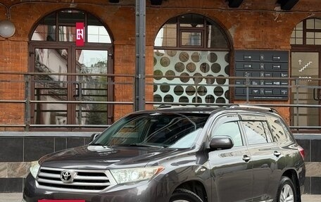 Toyota Highlander III, 2011 год, 2 000 000 рублей, 7 фотография