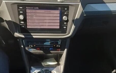 Volkswagen Tiguan II, 2022 год, 2 382 000 рублей, 12 фотография