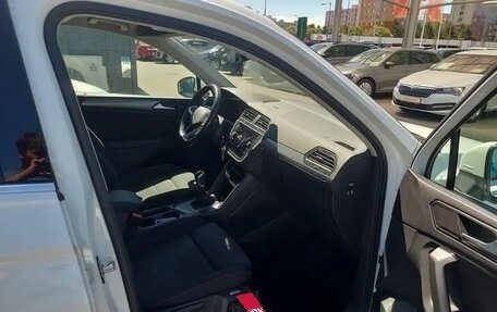 Volkswagen Tiguan II, 2022 год, 2 382 000 рублей, 7 фотография