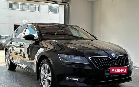 Skoda Superb III рестайлинг, 2017 год, 2 300 000 рублей, 3 фотография