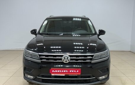 Volkswagen Tiguan II, 2018 год, 2 450 000 рублей, 2 фотография