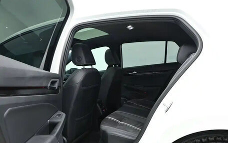 Volkswagen Golf VIII, 2023 год, 2 100 000 рублей, 13 фотография