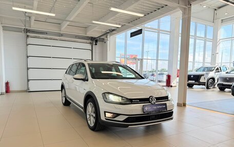 Volkswagen Golf VII, 2016 год, 2 099 999 рублей, 8 фотография