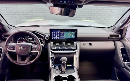 Toyota Land Cruiser, 2021 год, 10 670 000 рублей, 21 фотография