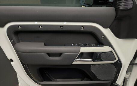 Land Rover Defender II, 2021 год, 4 450 000 рублей, 10 фотография