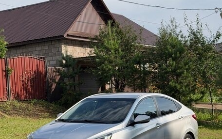 Hyundai Solaris II рестайлинг, 2012 год, 800 000 рублей, 1 фотография