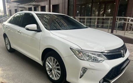 Toyota Camry, 2015 год, 2 250 000 рублей, 3 фотография