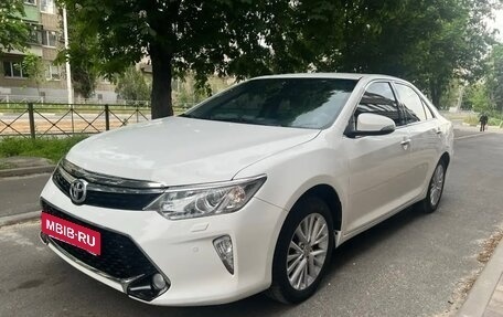Toyota Camry, 2015 год, 2 250 000 рублей, 2 фотография