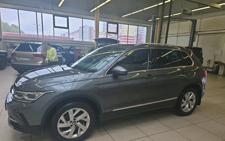 Volkswagen Tiguan II, 2021 год, 3 349 000 рублей, 8 фотография