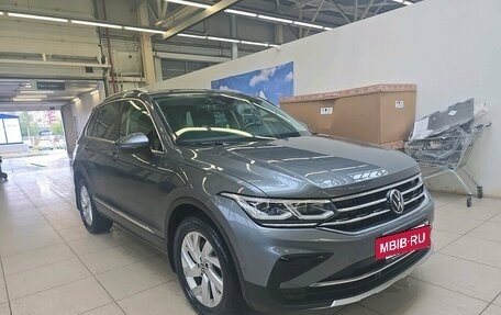 Volkswagen Tiguan II, 2021 год, 3 349 000 рублей, 3 фотография