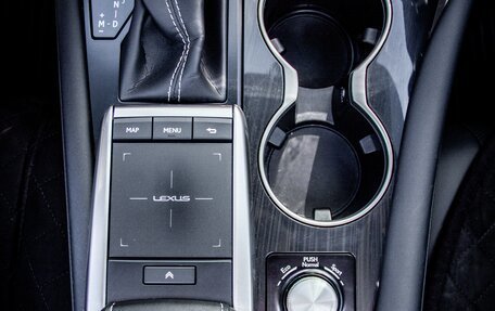 Lexus RX IV рестайлинг, 2020 год, 5 600 000 рублей, 14 фотография