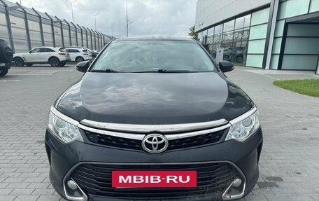 Toyota Camry, 2017 год, 1 799 000 рублей, 3 фотография