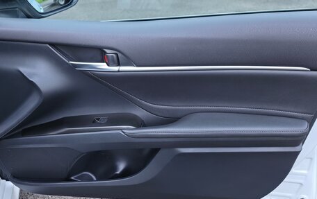 Toyota Camry, 2021 год, 3 100 000 рублей, 10 фотография