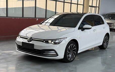 Volkswagen Golf VIII, 2023 год, 1 980 000 рублей, 1 фотография