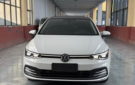 Volkswagen Golf VIII, 2023 год, 1 980 000 рублей, 2 фотография