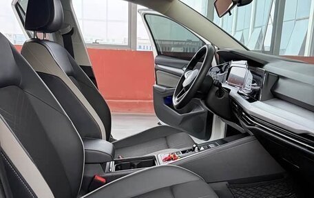 Volkswagen Golf VIII, 2023 год, 1 980 000 рублей, 6 фотография
