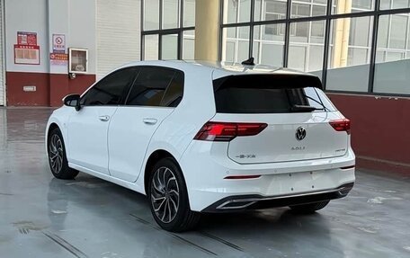 Volkswagen Golf VIII, 2023 год, 1 980 000 рублей, 13 фотография