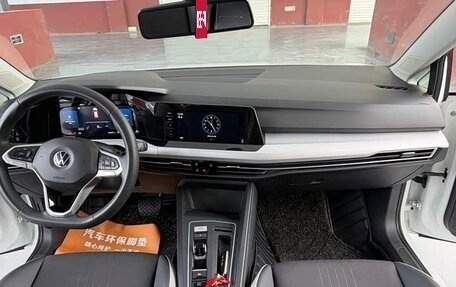 Volkswagen Golf VIII, 2023 год, 1 980 000 рублей, 7 фотография