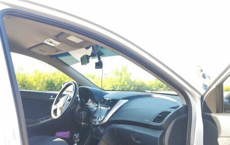 Hyundai Solaris II рестайлинг, 2015 год, 980 000 рублей, 13 фотография