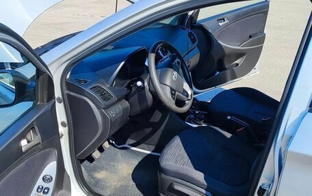 Hyundai Solaris II рестайлинг, 2015 год, 980 000 рублей, 17 фотография
