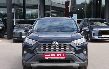 Toyota RAV4, 2019 год, 3 570 000 рублей, 2 фотография