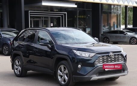Toyota RAV4, 2019 год, 3 570 000 рублей, 3 фотография