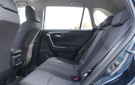 Toyota RAV4, 2019 год, 3 570 000 рублей, 10 фотография