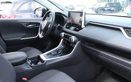 Toyota RAV4, 2019 год, 3 570 000 рублей, 9 фотография