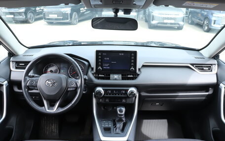 Toyota RAV4, 2019 год, 3 570 000 рублей, 12 фотография
