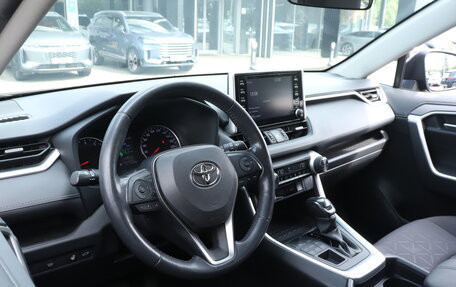 Toyota RAV4, 2019 год, 3 570 000 рублей, 13 фотография