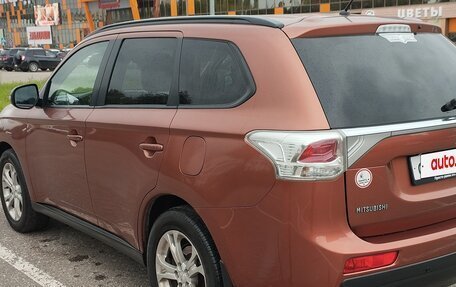 Mitsubishi Outlander III рестайлинг 3, 2012 год, 1 350 000 рублей, 4 фотография