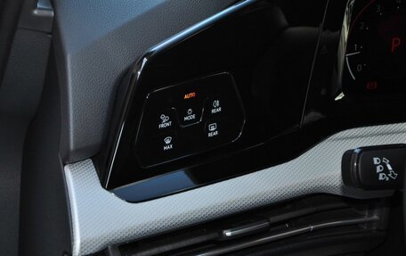 Volkswagen Golf VIII, 2022 год, 2 450 000 рублей, 19 фотография