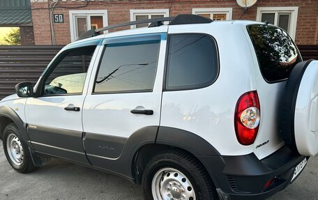 Chevrolet Niva I рестайлинг, 2017 год, 760 000 рублей, 4 фотография