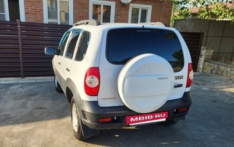 Chevrolet Niva I рестайлинг, 2017 год, 760 000 рублей, 17 фотография