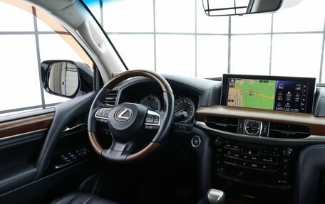 Lexus LX III, 2017 год, 6 299 000 рублей, 7 фотография