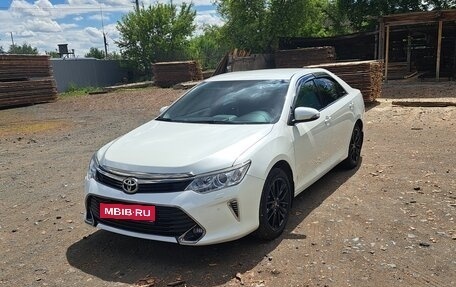 Toyota Camry, 2015 год, 2 250 000 рублей, 8 фотография