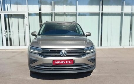 Volkswagen Tiguan II, 2021 год, 2 720 000 рублей, 2 фотография