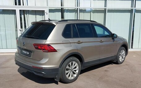 Volkswagen Tiguan II, 2021 год, 2 720 000 рублей, 5 фотография