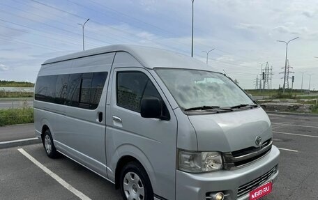 Toyota HiAce H200, 2010 год, 1 950 000 рублей, 1 фотография