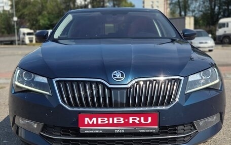 Skoda Superb III рестайлинг, 2019 год, 2 450 000 рублей, 1 фотография