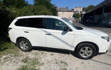 Mitsubishi Outlander III рестайлинг 3, 2013 год, 1 500 000 рублей, 3 фотография