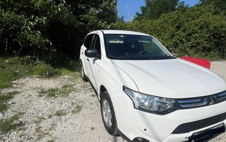 Mitsubishi Outlander III рестайлинг 3, 2013 год, 1 500 000 рублей, 4 фотография